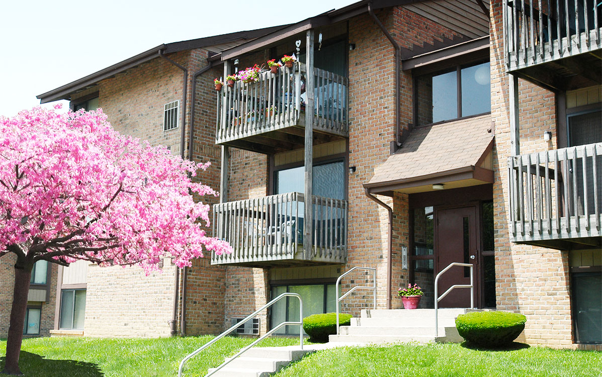 Exterior View at Mansfield Woods Apartments, Essex